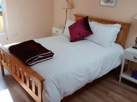 Kents guesthouse accommodation，位于Kilmacthomas的旅馆