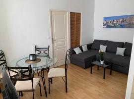 Biarritz centre bel Apt 2 pièces rue calme，位于比亚里茨的酒店