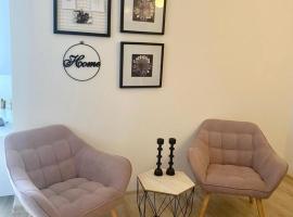 SMILJANA，位于巴尼亚科维利亚查的带停车场的酒店