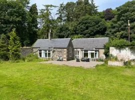 Peaceful cottage with fireplace Charleton Estate