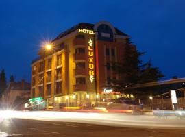 卢克索酒店，位于布尔加斯Burgas Center的酒店