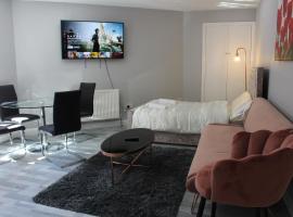 Cosy Central Luton Studio Flat -Ideal for Airport!，位于卢顿的酒店