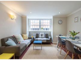 Wells City Centre, Quiet Mews House, sleeps 6，位于韦尔斯的乡村别墅