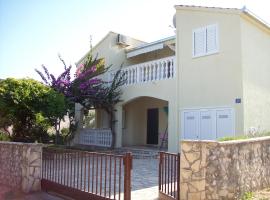 Apartments by the sea Sevid, Trogir - 11505，位于塞维德的酒店