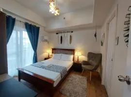 1 bedroom with balcony near airport