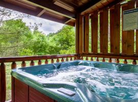 Alpenhaus Cozy Log Cabin - 2 Bedrooms, Hot Tub, amazing location!，位于鸽子谷的酒店