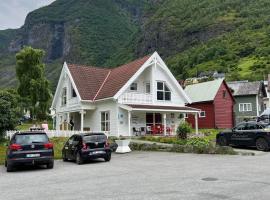 Undredal Fjord Apartments，位于温勒达尔纳柔依峡湾和艾于兰峡湾附近的酒店