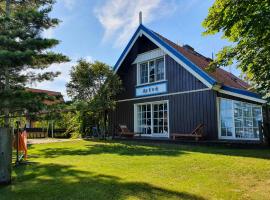 Waterfront Villa Artvė with sauna - self check-in，位于珀尔沃卡的海滩短租房