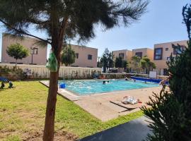 Appartement luxe Taghazout bay - mer & piscine，位于阿加迪尔塔吉古特高尔夫球场附近的酒店