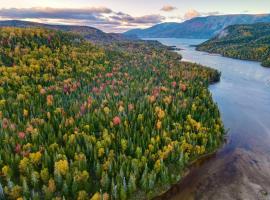 Bonne Bay Cottages，位于Bonne Bay Pond的度假屋