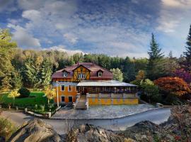 Villa Rotschoenberg im Tal der Freiberger Mulde，位于大希尔马的酒店