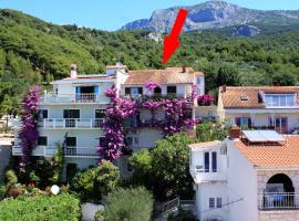 Apartments and rooms with parking space Podgora, Makarska - 6790，位于伯德古拉的酒店