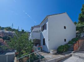 Apartments with a parking space Postira, Brac - 11168，位于波斯蒂拉的酒店