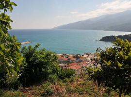 Ikaria - Evdilos village , Katsirifos，位于埃夫迪洛斯的度假屋