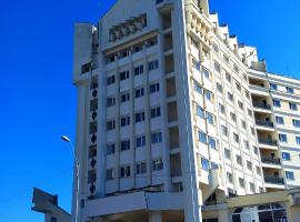 玛拉酒店，位于巴亚马雷Baia Mare International Airport - BAY附近的酒店