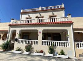 La Marina Urb, Beautiful 4 bedroom House, Alicante, San Fulgencio, Spain，位于拉马丽娜的酒店