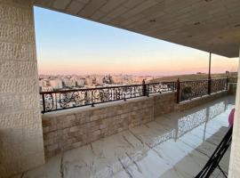 Beautifull Rooftop with an Amazing Terrace View，位于安曼阿尔阿利亚安曼大学附近的酒店