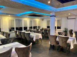 Louis Hotels，位于施弥敦的酒店