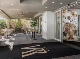 洛萨里维埃拉别墅酒店