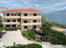 Apartments and rooms by the sea Pag - 11487，位于帕格的酒店