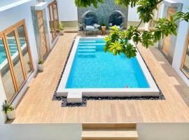 Moringa Resort - Studio B with Pool, open Air Shared Shower Bath，位于威廉斯塔德的带按摩浴缸的酒店