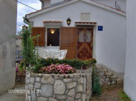 Secluded house with a parking space Beli, Cres - 13893，位于贝利的酒店