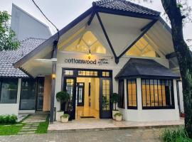 Cottonwood Boutique Heritage Otten，位于万隆的酒店