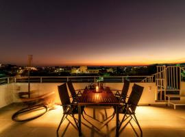 Ephantasy Living - Luxury home with roof garden，位于卡拉马基的别墅