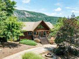 Wild Valley Lodge-Log Cabin in Lake Lure, NC, Close to Chimney Rock - Stunning Views，位于卢尔湖的酒店