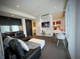 Luxury 2 Bedroom Suite near Adelaide with a car park，位于Broadview的酒店