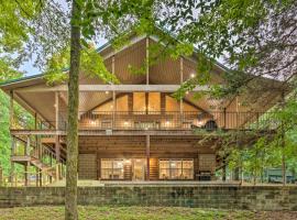 Lakefront Hideaway in Scranton Spacious Deck，位于Scranton的酒店