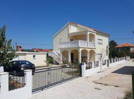 Holiday house with a parking space Sukosan, Zadar - 16398，位于苏科尚的酒店