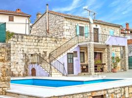 Family friendly house with a swimming pool Frankovici, Central Istria - Sredisnja Istra - 16569，位于帕津的酒店