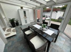 Familienfreundliche Ferienwohnung mit Wintergarten，位于Badow的酒店