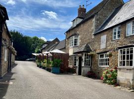 The Kings Arms Inn，位于奥克姆的酒店