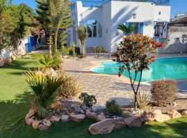 Au jardin d’Aghir: Villa arborée, avec piscine privée sans vis à vis!，位于阿格希尔的度假屋