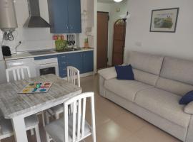 Apartamento con piscina en primera linea de playa，位于马萨龙港的酒店