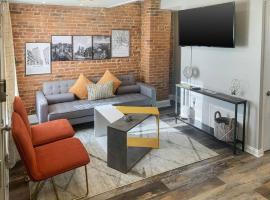 Cozy Modern Apt in the Heart of Fells Point!，位于巴尔的摩朝鲜战争纪念馆附近的酒店