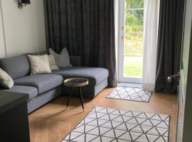 Kraków Green Hill Luxury Apartment，位于Balice的酒店