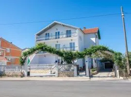 Rooms with a parking space Biograd na Moru, Biograd - 16801