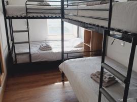 Voyage Hostel - Rooms with Shared Kitchen，位于道格拉斯的豪华型酒店