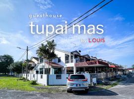 Tupai Mas Semi-D by LOUIS，位于太平的度假屋