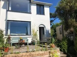 Sunnyview 5-Bed House in Kingsbridge with parking