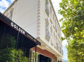 Hotel Golden，位于爱尔巴桑的酒店