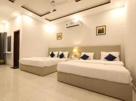 Cuzzy Inn Hotel