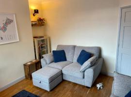 Lovely 3BD Home in the Heart of Morton，位于Morton的度假屋