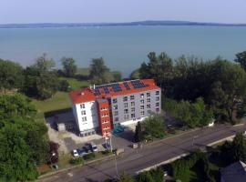 Beach Szálló Révfülöp，位于雷夫菲勒普的酒店