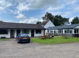 松林山林小屋，位于Ibstock的酒店