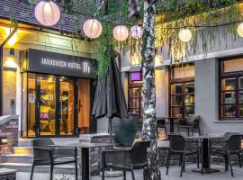 Jankovich Hotel，位于Rácalmás的酒店