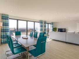 8 Challacombe - Luxury Apartment at Byron Woolacombe, only 4 minute walk to Woolacombe Beach!，位于伍拉科姆的酒店